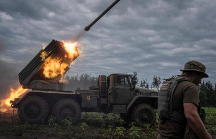 Nach Angaben der örtlichen Behörden sind bei russischen Bombenanschlägen auf das Zentrum von Charkiw mindestens neunzehn Menschen verletzt worden