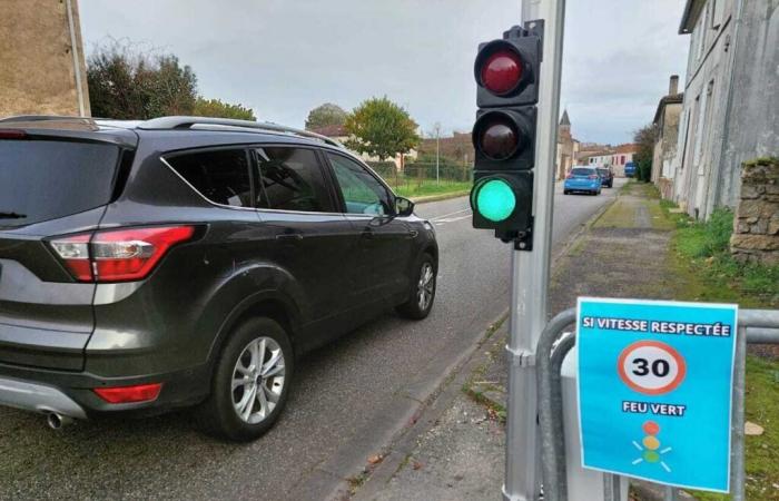 In diesem kleinen Dorf in der Gironde überraschen diese ungewöhnlichen Lichter die Autofahrer