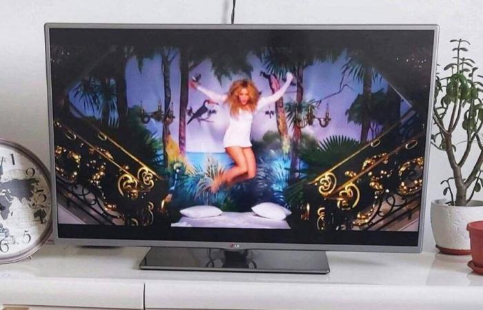 Samsung senkt auf seiner Website den Preis für einen seiner meistverkauften OLED-Fernseher um 400 Euro