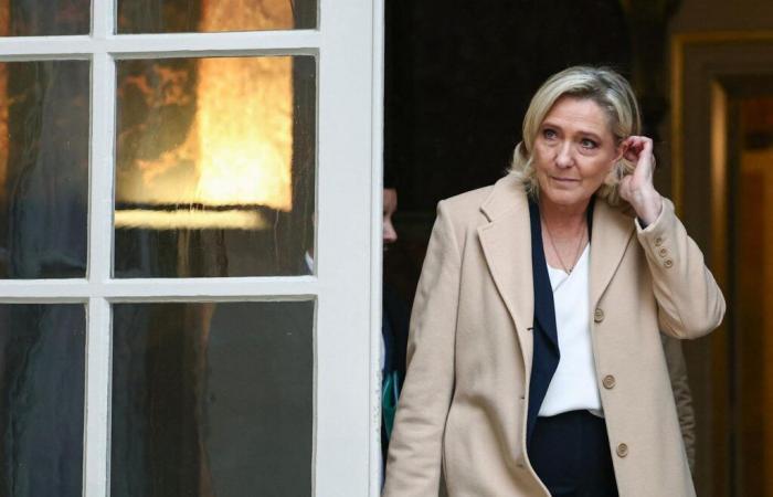 Marine Le Pen glaubt, dass Michel Barnier „in seinen Positionen feststeckt“ und dass die Rassemblement Nationale bereit ist, für die Zensur der Regierung zu stimmen