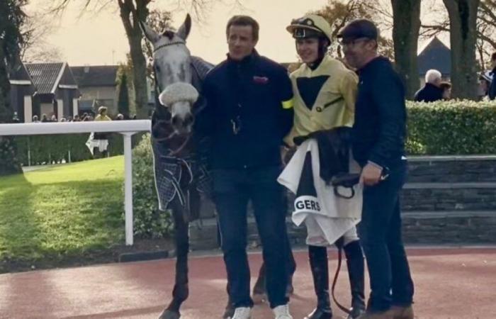 Sieben Jahre nachdem er sein erstes Ponyrennen in Angers gewonnen hat, bricht Valentin Le Clerc als Lehrling auf derselben Rennbahn das Eis!