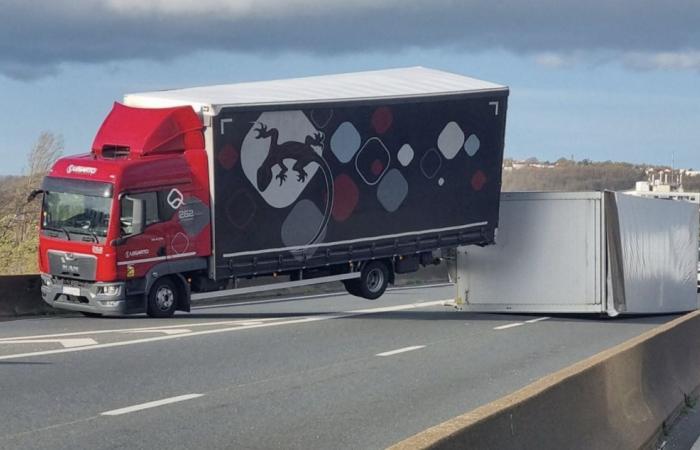 Spektakulärer LKW-Unfall auf der A47, Monsterstaus Richtung Lyon