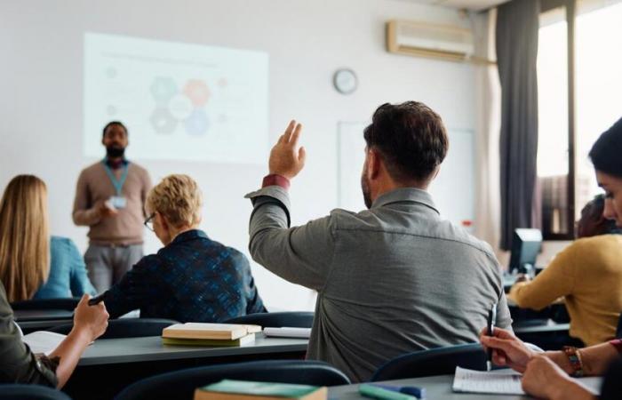 Ein Gymnasiast wurde von einem anderen Schüler mit einer Schere angegriffen