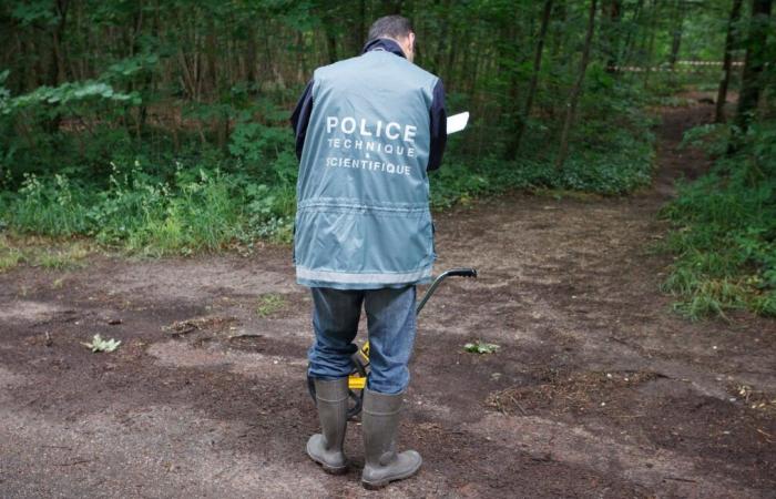 Nachbarin angeklagt, nachdem Leiche einer Frau in Tasche gefunden wurde