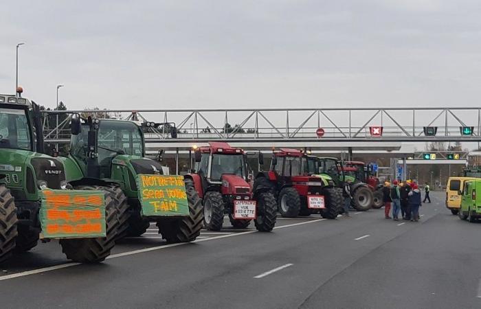 Vierzon: Landwirte laden zur Mautstelle der Autobahn A20 ein