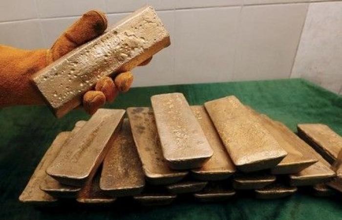 Gold fällt trotz eines schwächeren Dollars und sinkender Renditen, da die geopolitischen Spannungen mit dem Waffenstillstand im Libanon nachlassen