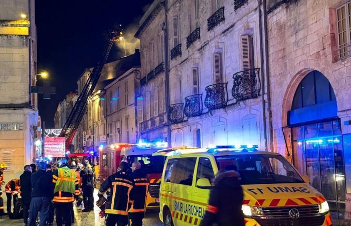 Bei einer heftigen Explosion im Stadtzentrum von La Rochelle kommt eine Frau ums Leben