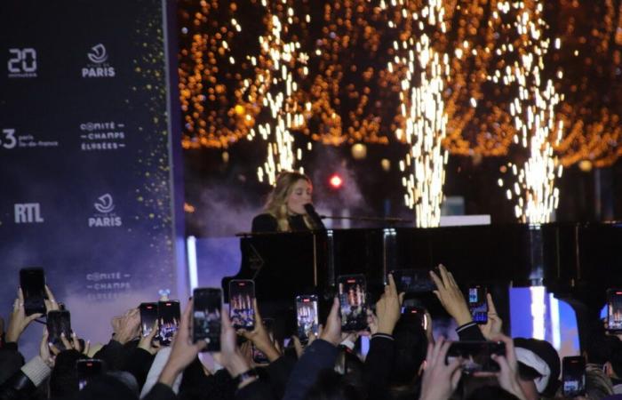 In Paris tauchte die Beleuchtung der Champs-Élysées die Menge in „den Zauber von Weihnachten“ ein.