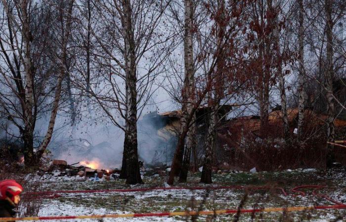 Frachtflugzeug stürzt in Wohngebiet in Litauen ab, nach vorläufigem Bericht mindestens ein Toter