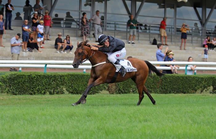 Sieben Jahre nachdem er sein erstes Ponyrennen in Angers gewonnen hat, bricht Valentin Le Clerc als Lehrling auf derselben Rennbahn das Eis!