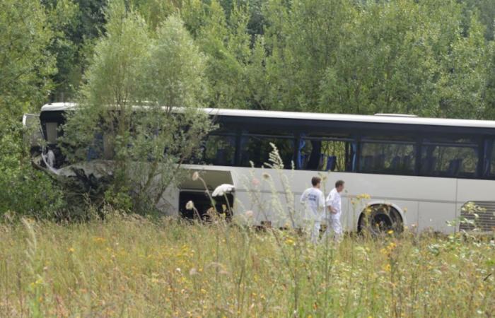 Bei einem Unfall zwischen zwei Schulbussen werden neun Personen verletzt