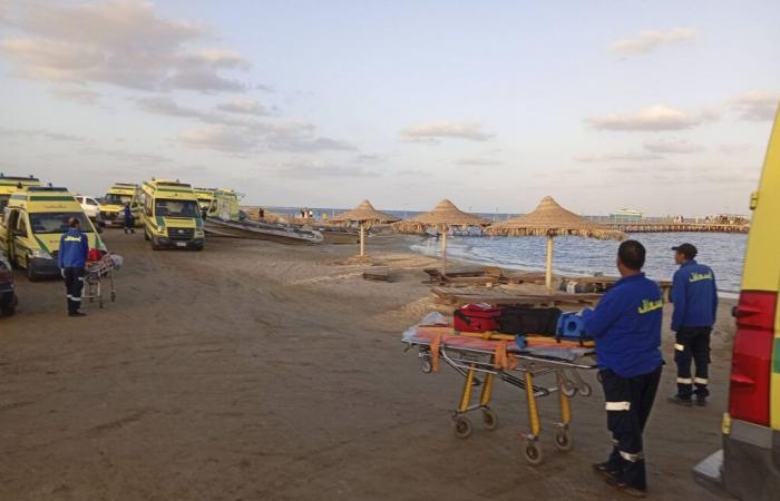 Touristenboot sinkt im Roten Meer, 16 Menschen werden vermisst