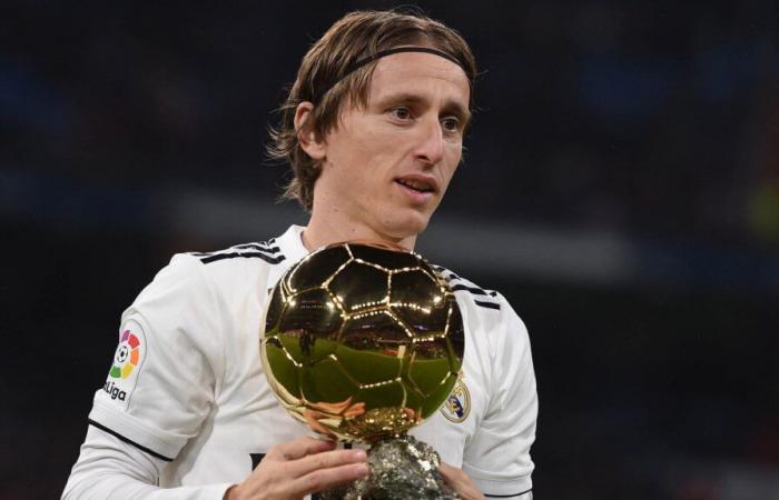 Als Modric seinen Ballon d’Or leiht, um einen deprimierten Spieler zu trösten