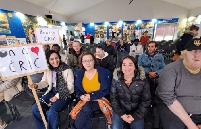 „Es ist ziemlich bewegend, weil wir es dort sehen“: Das Publikum der Vendée Globe folgt den Skippern am PC von Les Sables d’Olonne