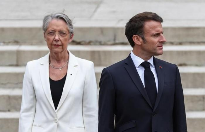 Emmanuel Macron würdigt Elisabeth Borne, die in den Rang einer Kommandeurin der Ehrenlegion erhoben wurde