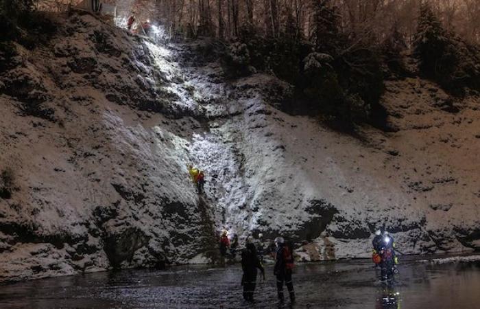 Er flieht nach einem Ladendiebstahl und stürzt in Quebec in eine Schlucht