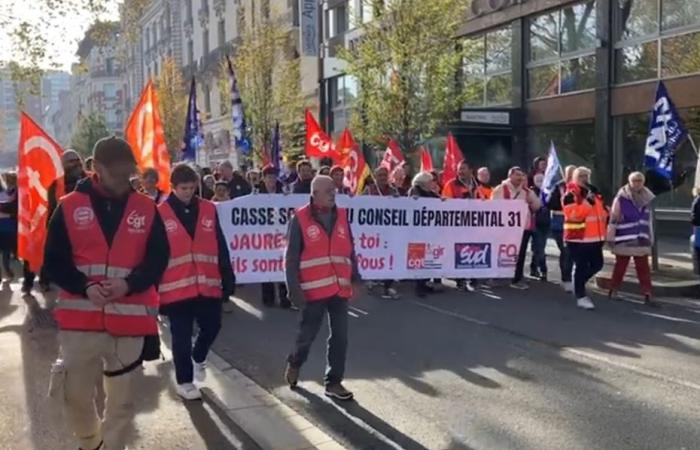 VIDEO. Wut der Beamten des Departementsrats im Streik gegen den Abbau von 500 Arbeitsplätzen, 2000 Menschen auf der Straße