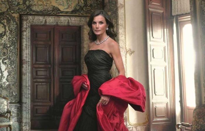 Königin Letizia sieht majestätisch aus mit ihrem Vintage-Umhang von Balenciaga, der für die Hochzeit von König Juan Carlos entworfen wurde