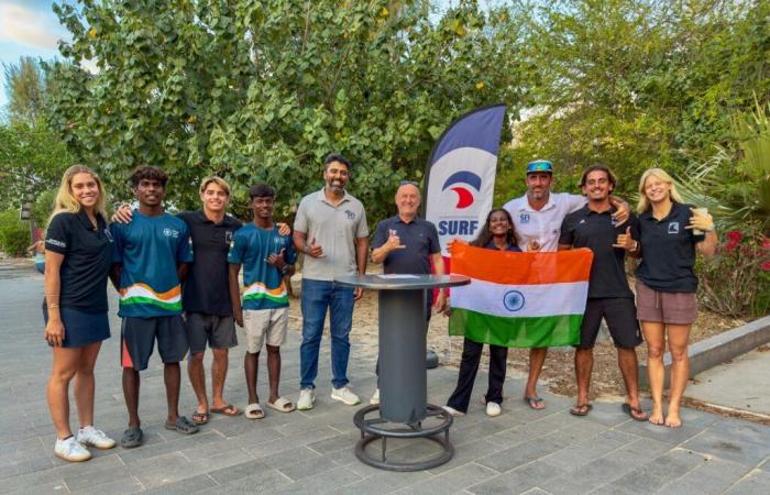 Frankreich und Indien vereint durch das Surfen