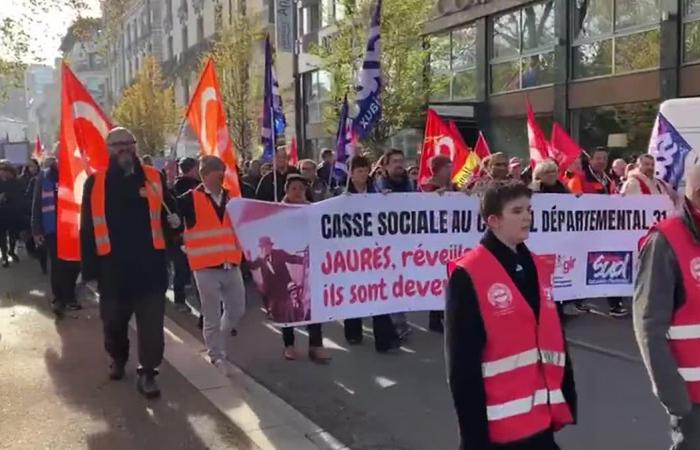 VIDEO. Wut der Beamten des Departementsrats im Streik gegen den Abbau von 500 Arbeitsplätzen, 2000 Menschen auf der Straße