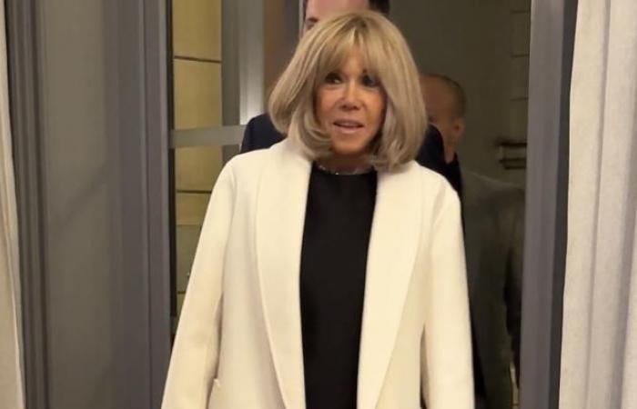 VIDEO-GALA – Brigitte Macron: Ihr Kuss an Line Renaud für ein großartiges Ereignis blieb nicht unbemerkt