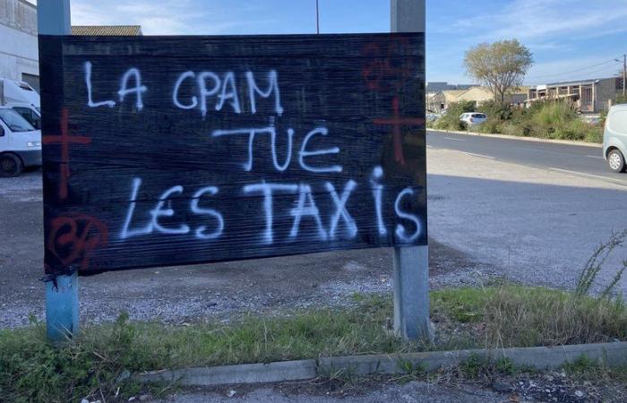 „CPAM tötet Taxis“: In Sète hängende Transparente verdeutlichen die Besorgnis des Berufsstandes