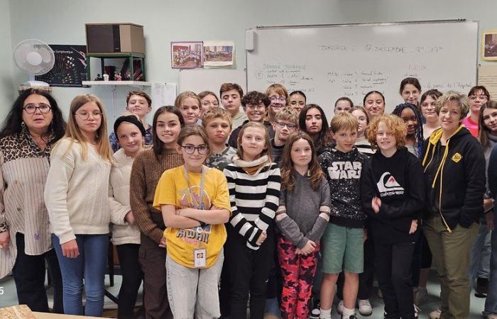 „Voyage, Voyage“, der Chor des Louis-Denayrouze-Colleges in Espalion, steht für seinen Videoclip vor der Kamera