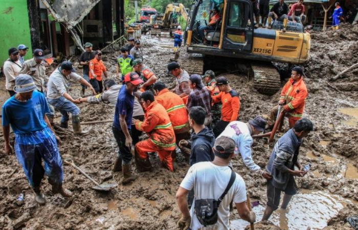 Die Zahl der Todesopfer durch Überschwemmungen auf Sumatra steigt auf 20