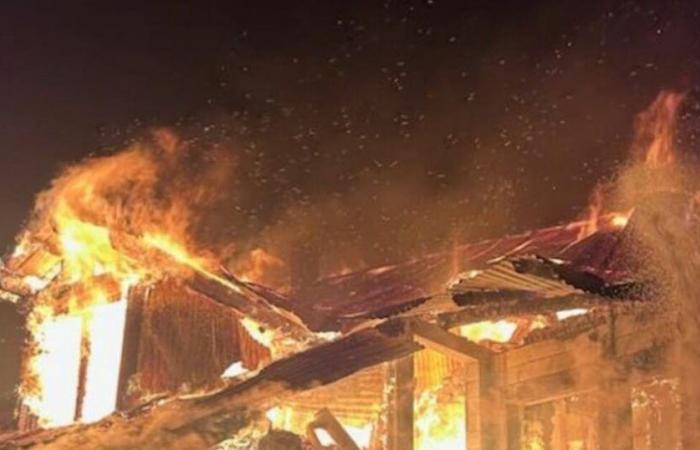 Hautes-Alpes. Zwei Häuser in Risoul durch einen Brand zerstört