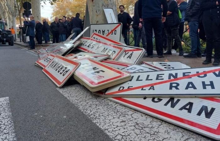 Perpignan: Landwirte platzieren Dutzende Gemeindeschilder vor der Präfektur Pyrénées-Orientales