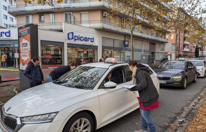 Zwischen Sammel- und Filterdämmen mobilisierten Taxis in Toulouse