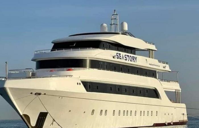 Unglück im Roten Meer: Große Welle soll Taucher-Yacht versenkt haben – Retter bergen drei Leichen