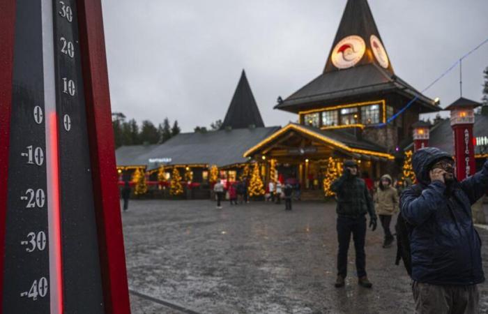 Im Dorf des Weihnachtsmanns in Lappland liegt immer noch kein Schnee