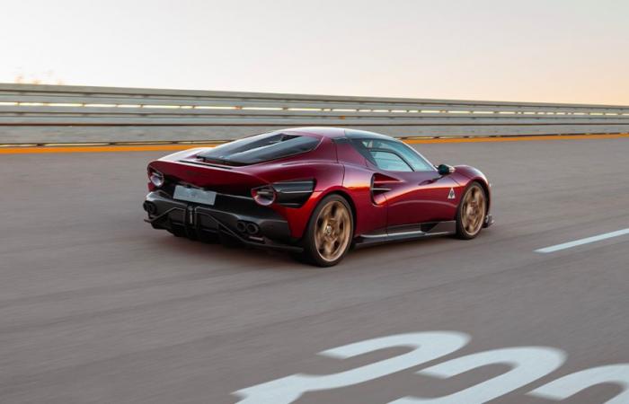 Wenn der Alfa Romeo 33 Stradale auf dem Nardo-Oval 333 km/h erreicht (Video)