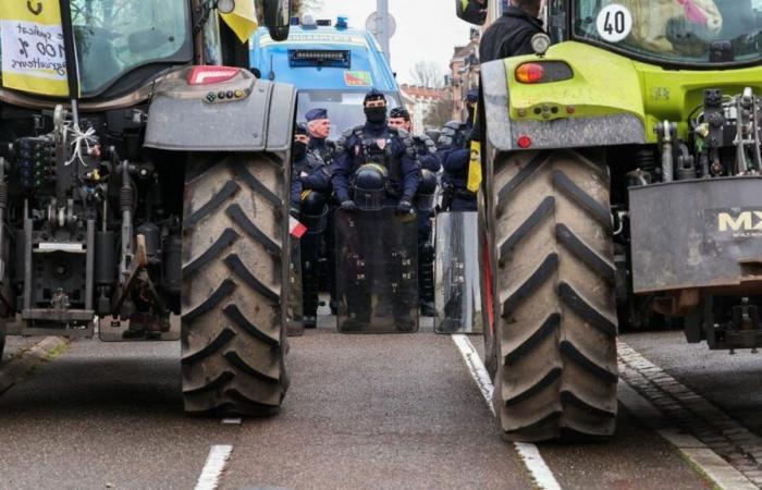 Traktoren der Koordinierung des ländlichen Raums kamen in der Nähe des Europäischen Parlaments in Straßburg an