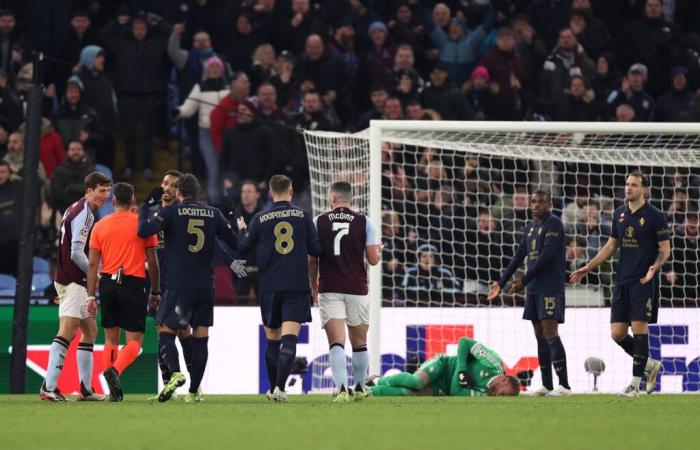 Die Fans von Aston Villa sagen nach dem „schlechtesten Anruf“, den sie je im Villa Park gesehen haben, alle das Gleiche