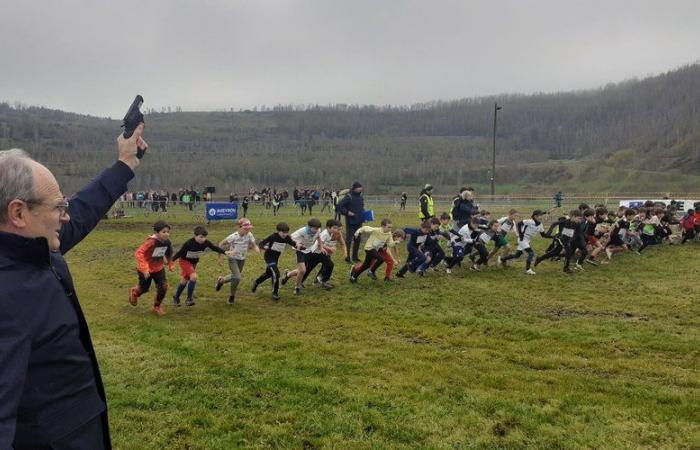 2.500 junge Menschen beim Departement-Cross-Country-Rennen von Aveyron bei der Entdeckung von Decazeville