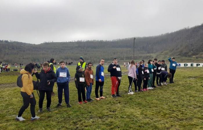 2.500 junge Menschen beim Departement-Cross-Country-Rennen von Aveyron bei der Entdeckung von Decazeville