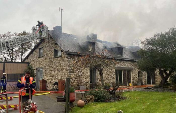 LOUVIGNÉ-DE-BAIS: GROßER BRAND IN EINEM LONGÈRE