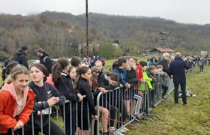 2.500 junge Menschen beim Departement-Cross-Country-Rennen von Aveyron bei der Entdeckung von Decazeville