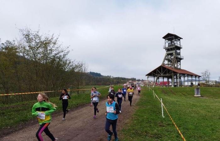 2.500 junge Menschen beim Departement-Cross-Country-Rennen von Aveyron bei der Entdeckung von Decazeville