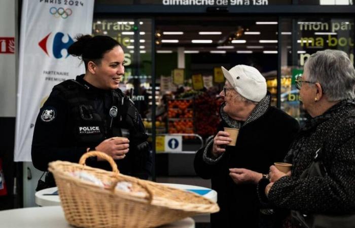 Im Finistère kommen Polizisten und Anwohner bei einem Kaffee zusammen und hören einander zu