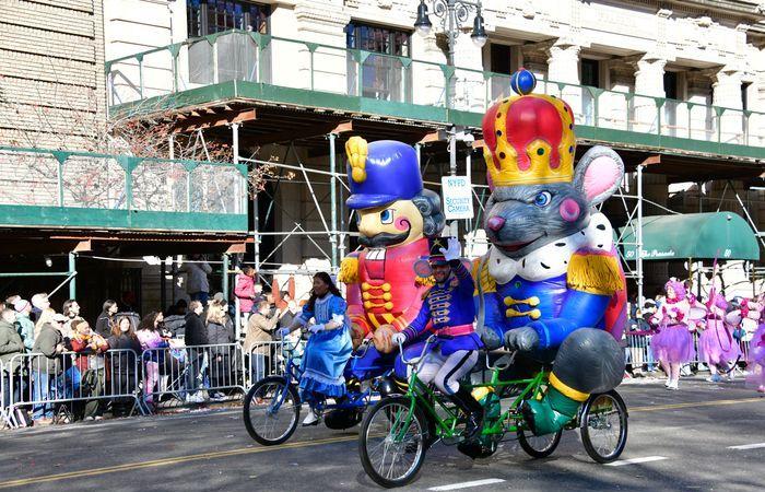 Macy’s Thanksgiving Day Parade 101: Startzeit und Kostüme