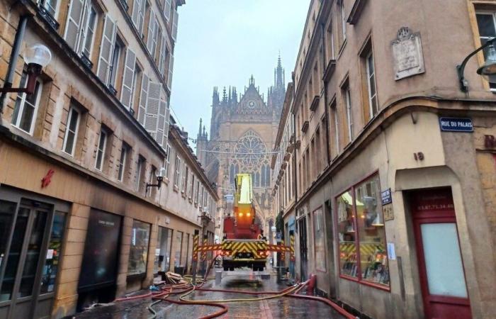 Brand in der Innenstadt von Metz: In die Buchhandlung Hisler, die seit der Katastrophe geschlossen war, wurde eingebrochen