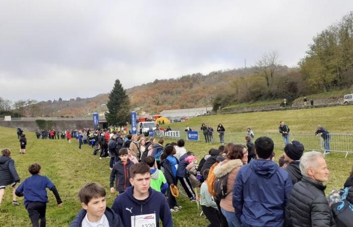 2.500 junge Menschen beim Departement-Cross-Country-Rennen von Aveyron bei der Entdeckung von Decazeville