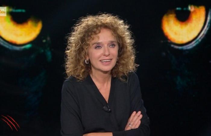 „Mein Hintern verändert seine Form, es gibt Asymmetrien“: Die 59-jährige Valeria Golino sieht, wie sich ihr Körper verändert, geht aber nicht ins Fitnessstudio – Gossip.it