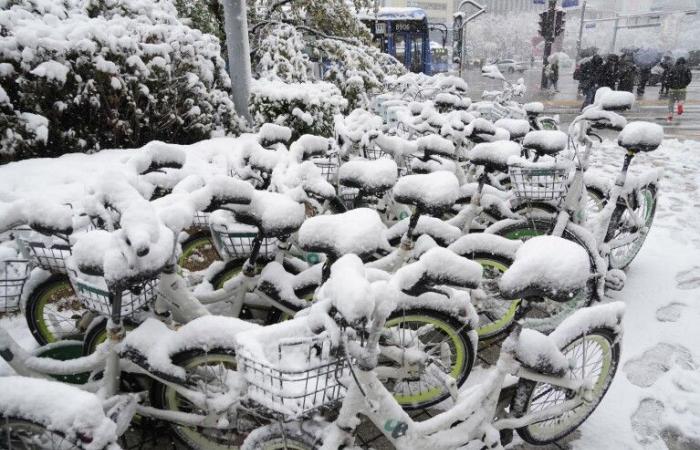 Der größte November-Schneesturm seit einem halben Jahrhundert trifft Seoul und setzt Flüge ab