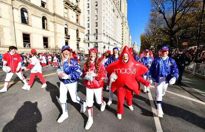 Macy’s Thanksgiving Day Parade 101: Startzeit und Kostüme