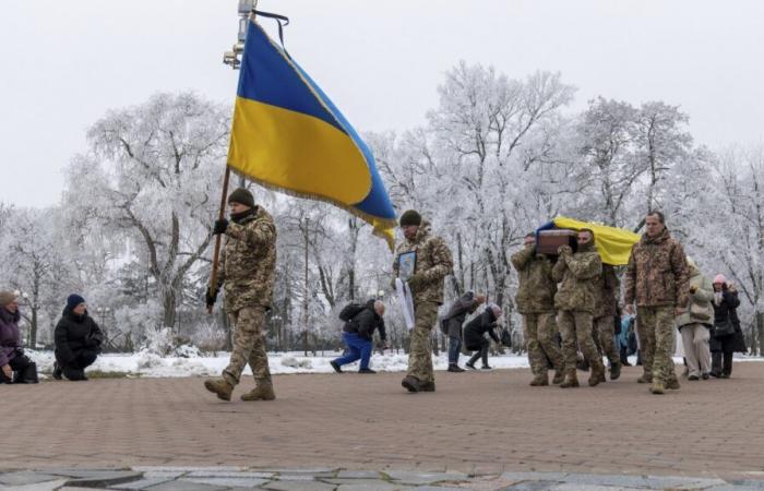 Das Weiße Haus drängt die Ukraine, 18-Jährige einzuziehen, damit sie über genügend Truppen für den Kampf gegen Russland verfügen