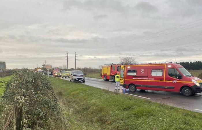 Von einem Transporter angefahren, kommt der Fahrer eines Rollers bei einem Unfall in Maine-et-Loire ums Leben